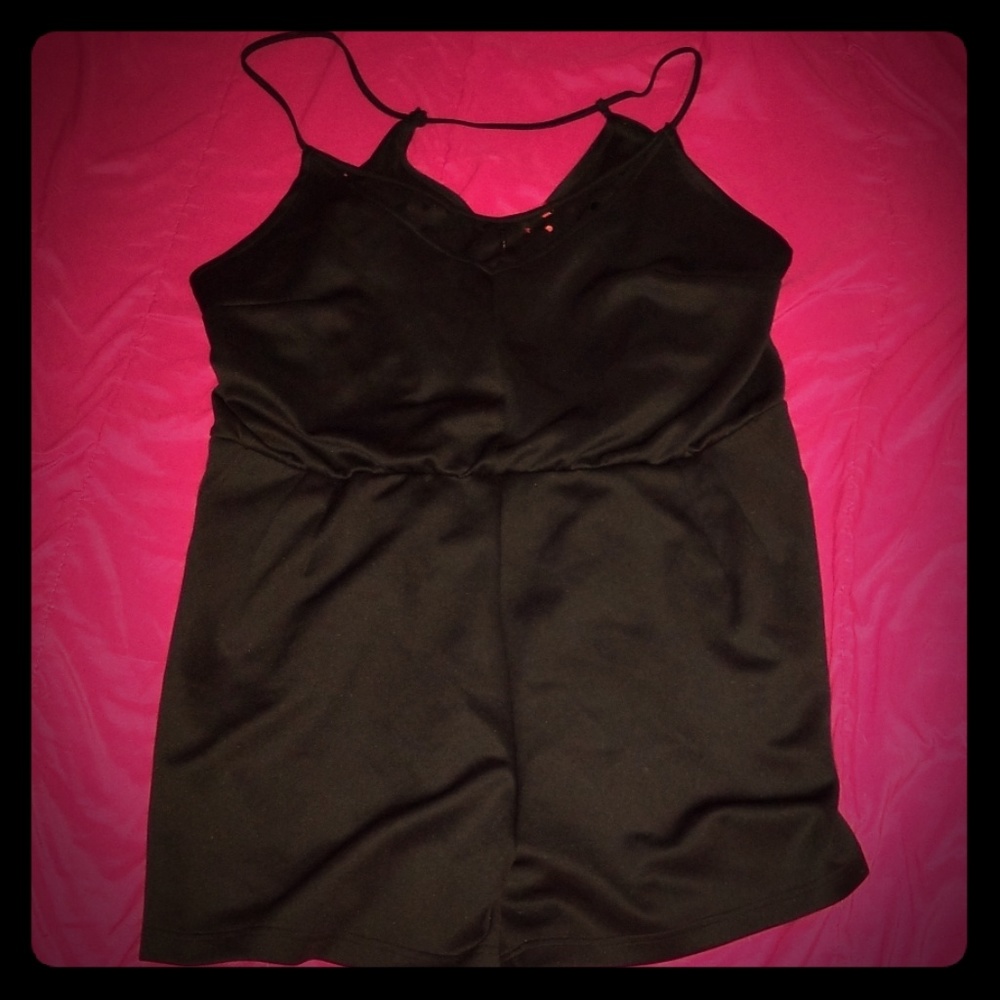 Jumper with cute straps. Zipper back